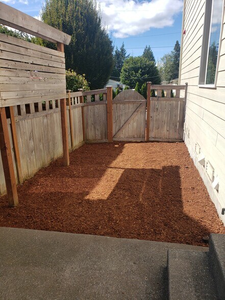 Building Photo - 1550 Craig Rd SE