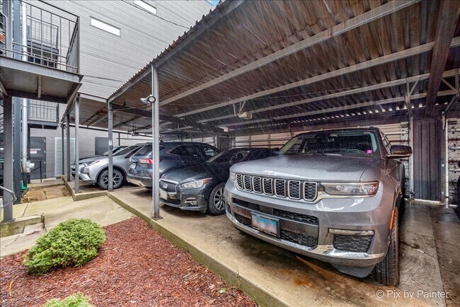 Building Photo - 1753 N Artesian Ave