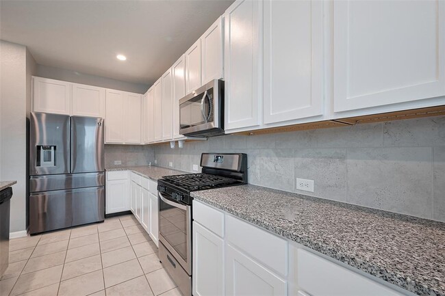 Building Photo - 5011 Pine Ridge Knoll Ct