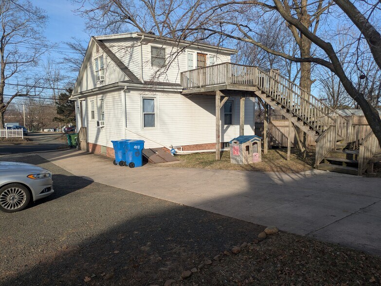 Building Photo - 70 Benham St