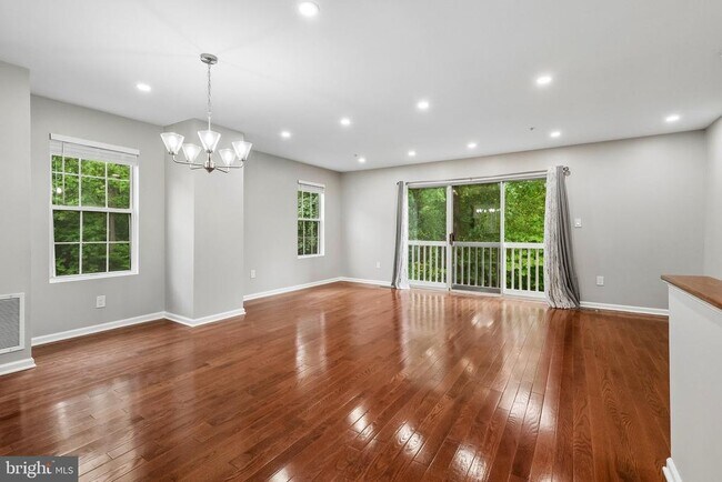 Building Photo - 10737 Kitchener Ct
