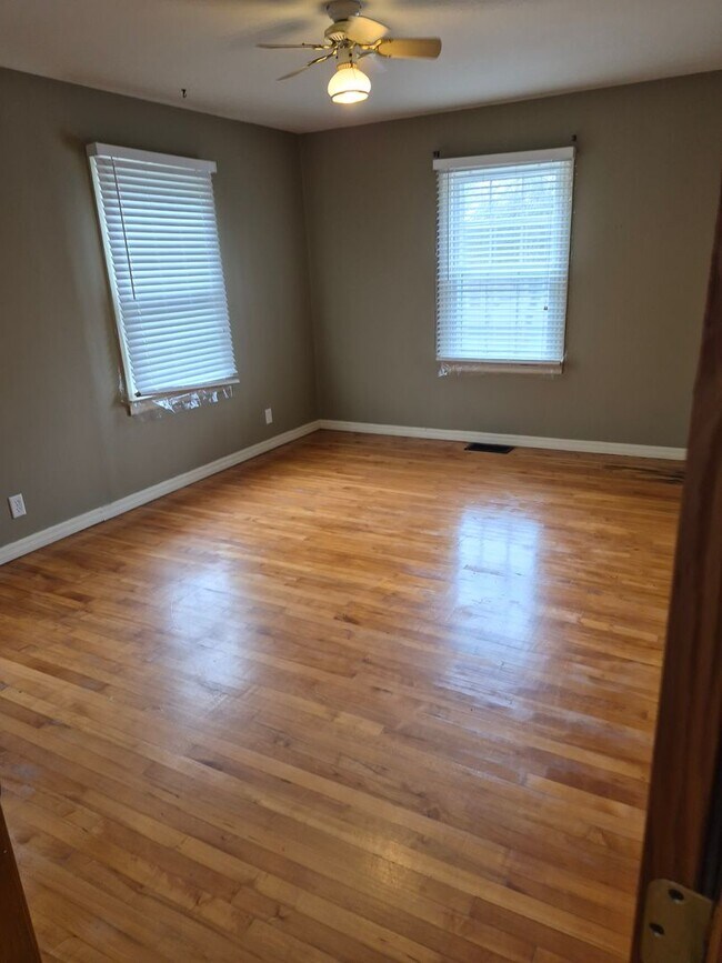 Building Photo - 4636 Wakefield Ave NE