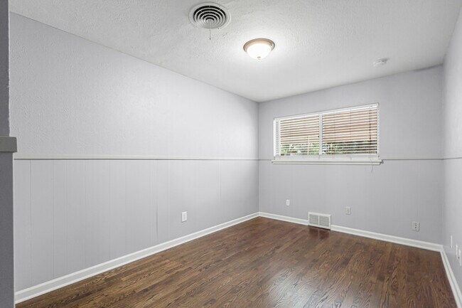 Building Photo - 3521 Jeanette Dr