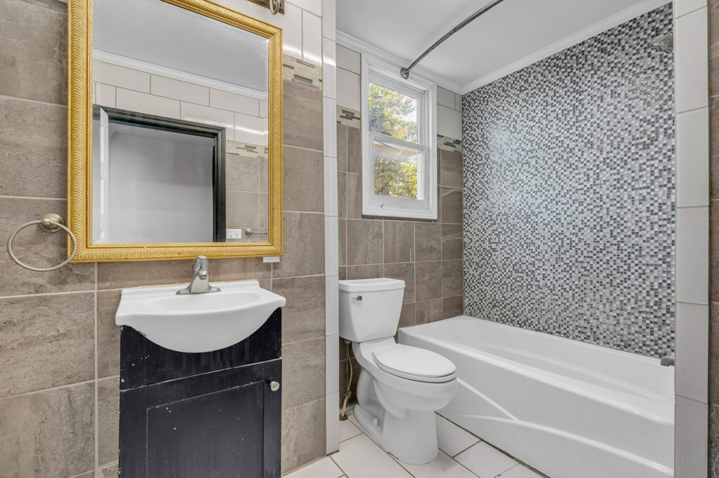 Building Photo - 1425 College St