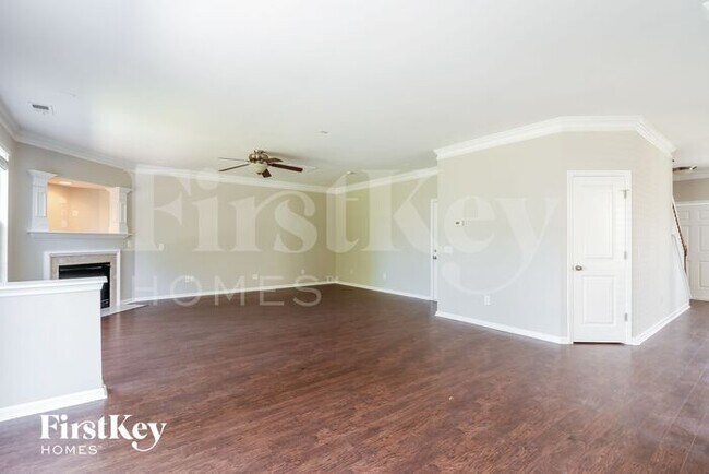 Building Photo - 619 English Oak Cir