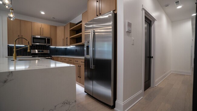 Building Photo - Newly Rehabbed 3-bedroom, 2-bath Gem with In-Unit Washer/Dryer! Discover Uptown Living.