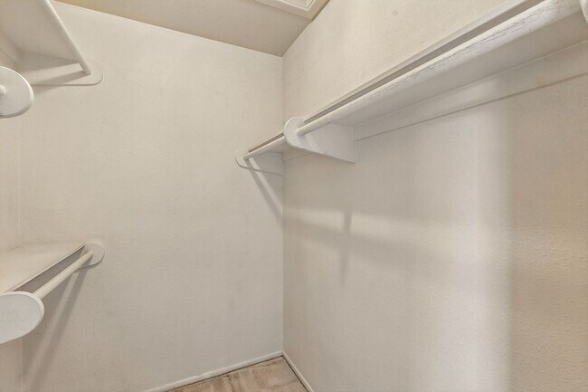 Building Photo - Beautiful 3 bed, 2 bath w/ bonus Room, loc...