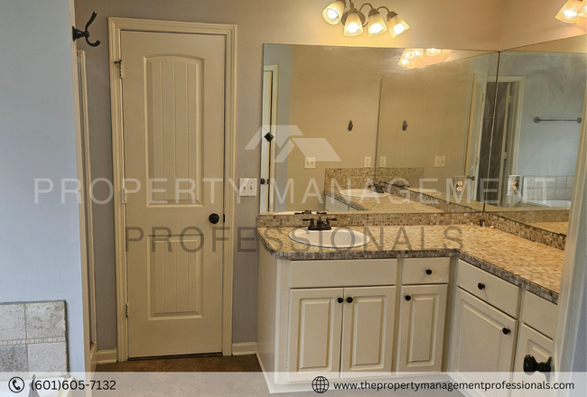 Building Photo - 121 Cherry Laurel Cir