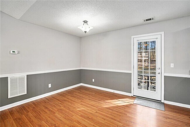 Building Photo - 192 Conifer Ln