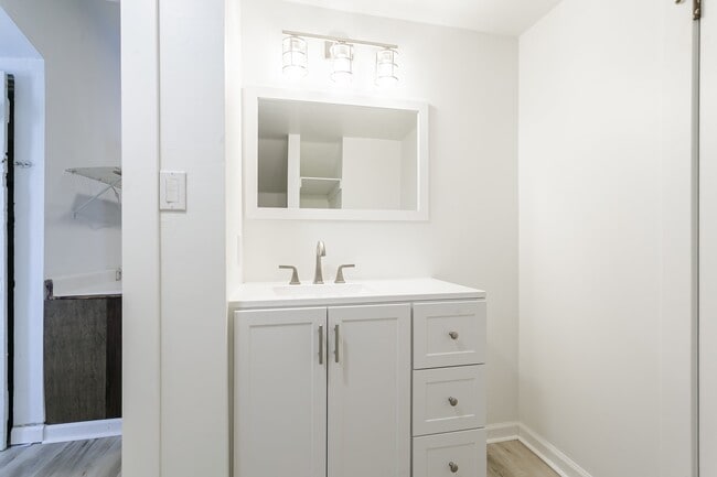 Building Photo - 26 Brockway Pl