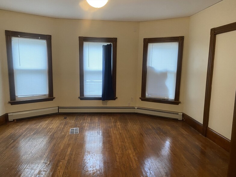 Building Photo - 19 Beltran St