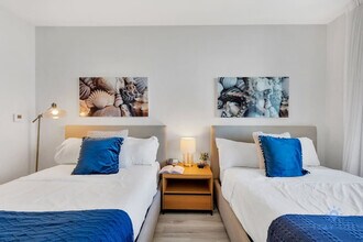 Building Photo - 2602 E Hallandale Beach Blvd