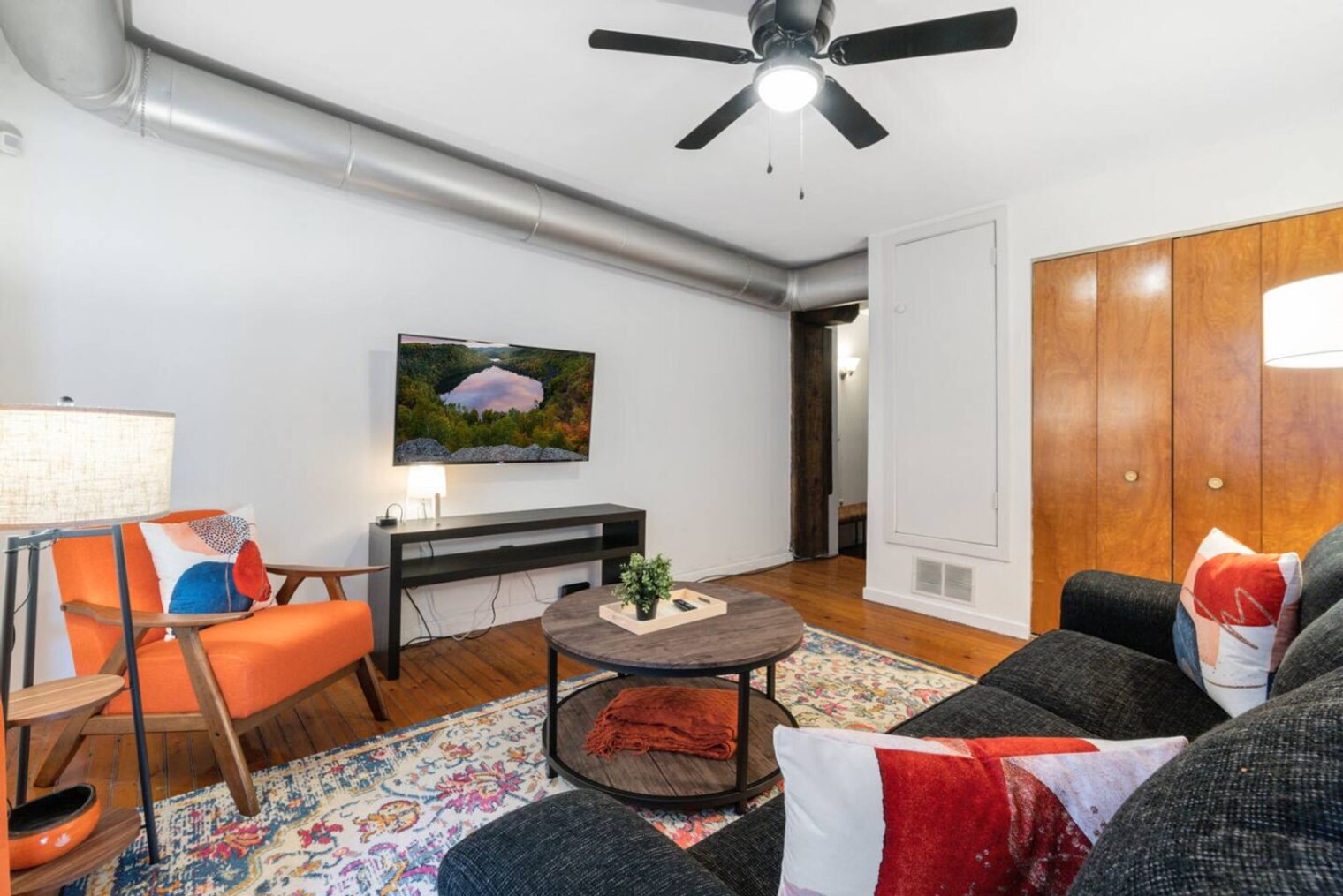 Building Photo - 219 Vine St