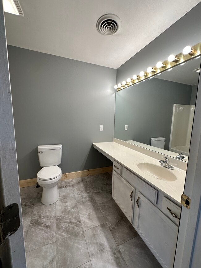 Building Photo - 254 Booher Rd
