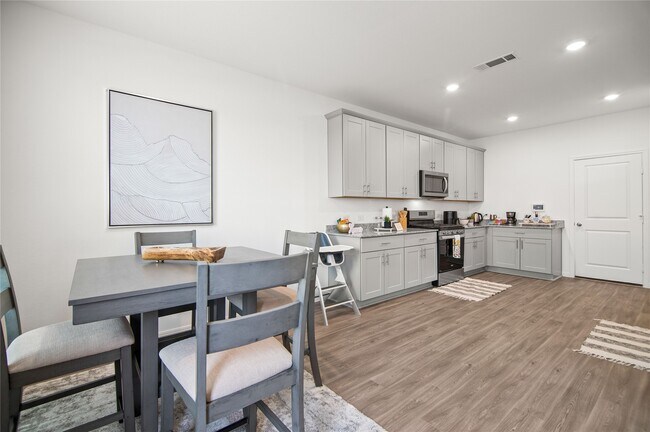 Building Photo - 1001 Caramel Shrs Dr