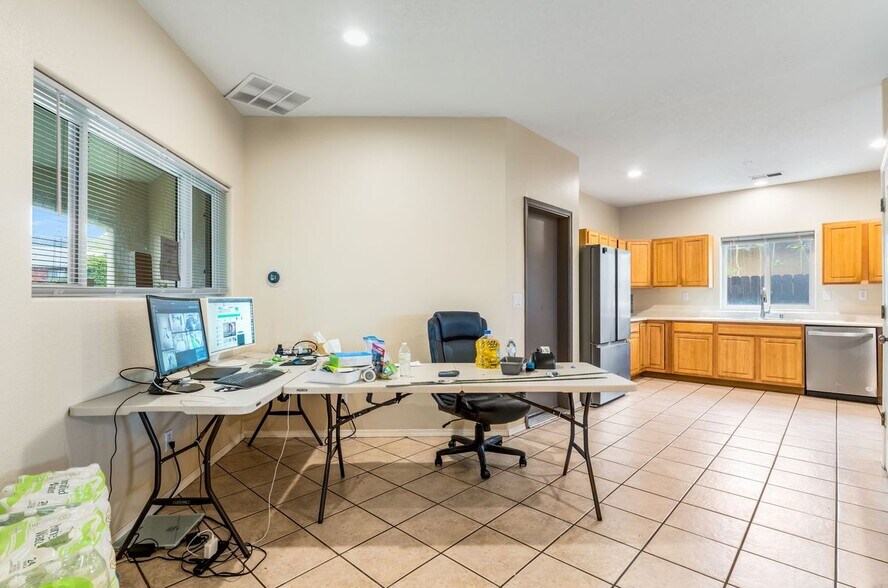 Building Photo - 1221 Paisano St NE