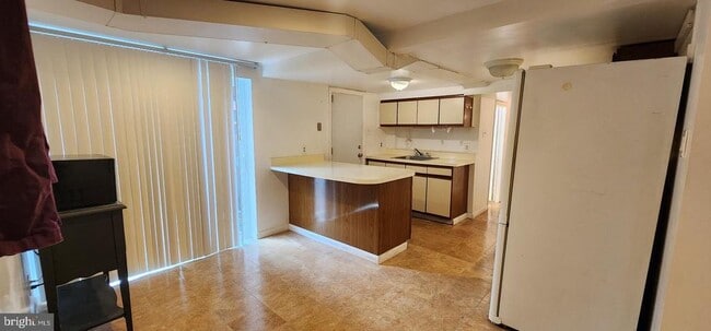 Building Photo - 300 Maiden Choice Ln