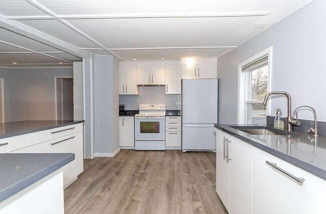 Building Photo - *Available For Immediate Move In - Lawn Ca...