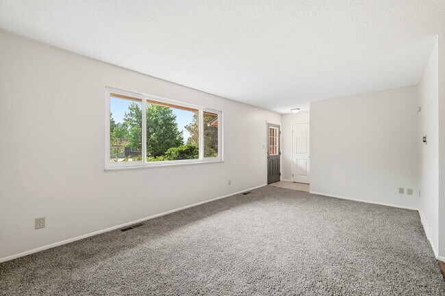 Building Photo - $1,895.95, 3-bed, 2-bath, located in Colorado Springs with Central AC.