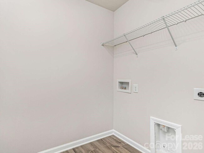 Building Photo - 15741 Country House St