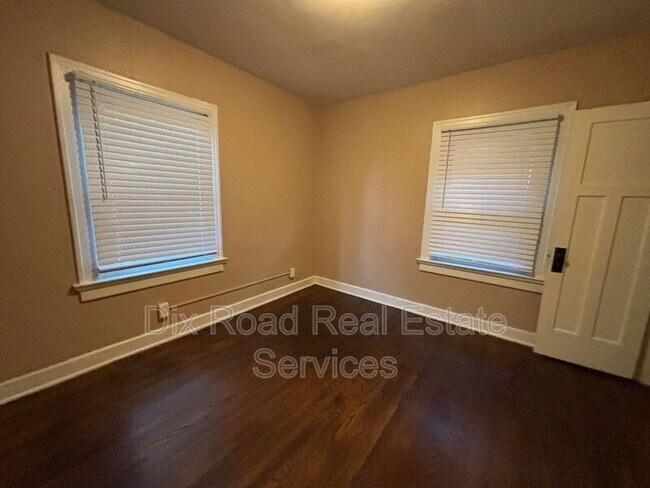 Building Photo - 916 Linden Ave