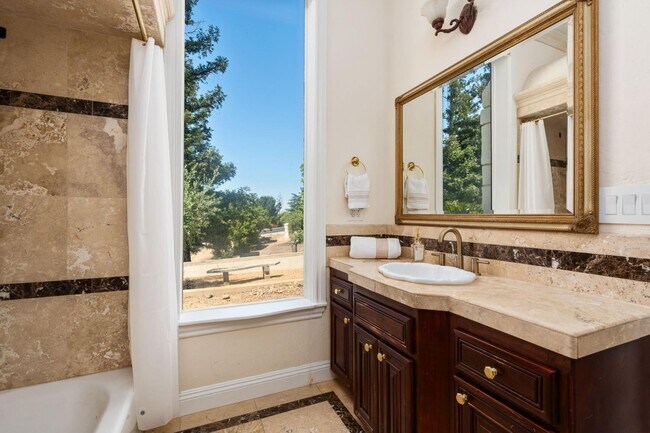 Building Photo - 14215 Killarney Dr