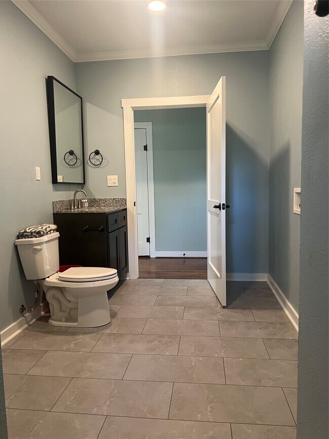 Building Photo - 803 Austin St