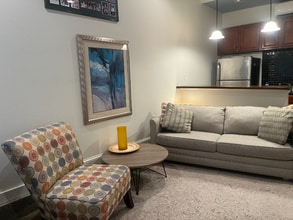 Building Photo - 832 Touro St