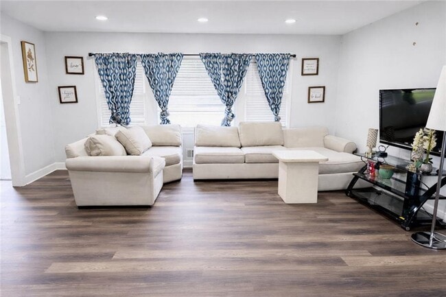 Building Photo - 3749 Pin Oak Cir