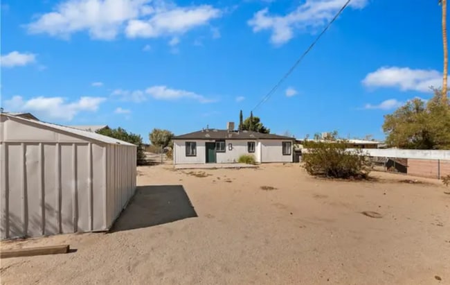 Building Photo - Stylish & Spacious: Newly Renovated 3 Bedr...