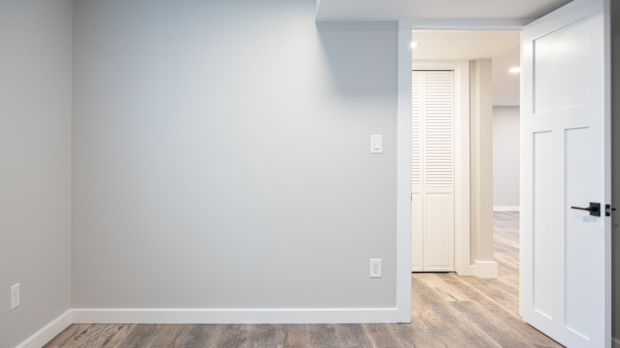 Building Photo - 3250 Midway Ave