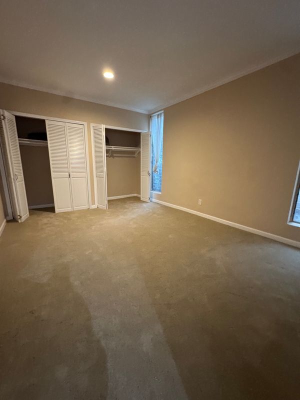 Building Photo - 8550 Holloway Dr