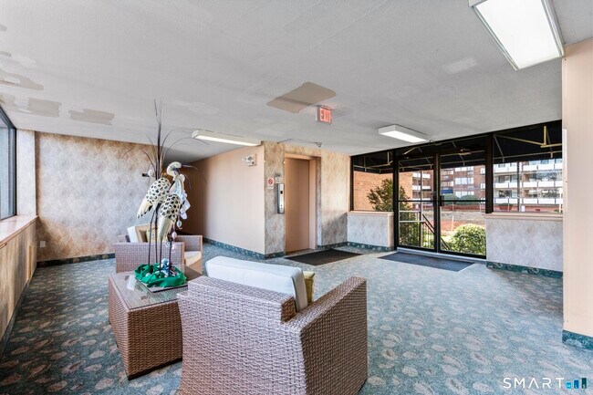 Building Photo - 1460 Elm St