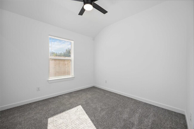 Building Photo - 5126 Pershing St