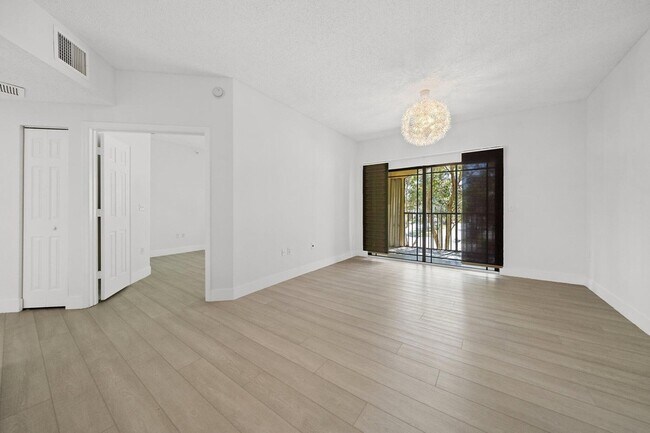 Building Photo - 3020 Alcazar Pl