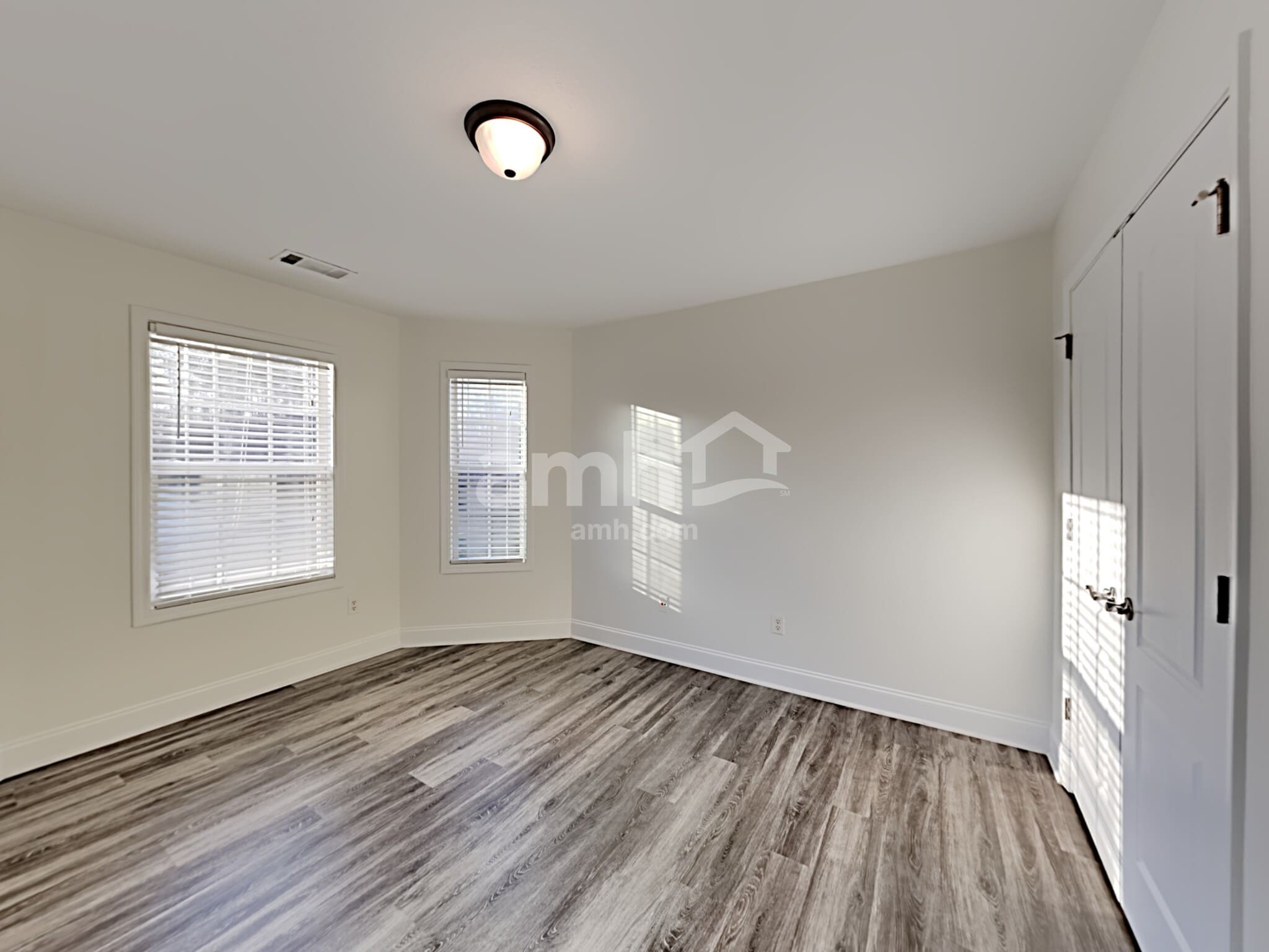 Building Photo - 901 Vandiver Ct