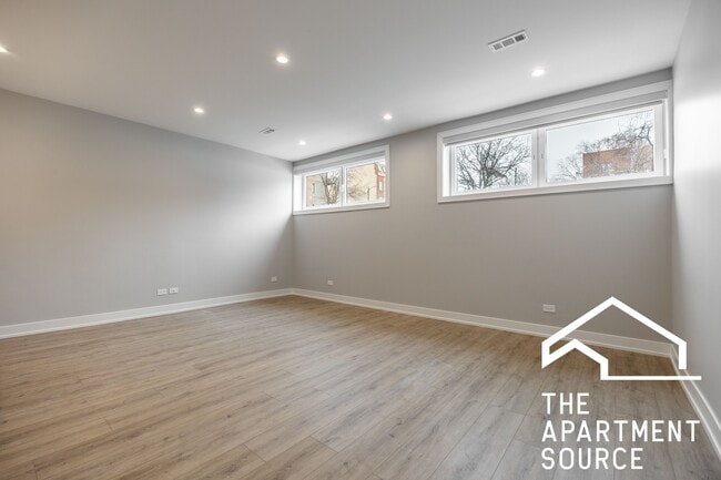 Building Photo - 2355 W Flournoy St