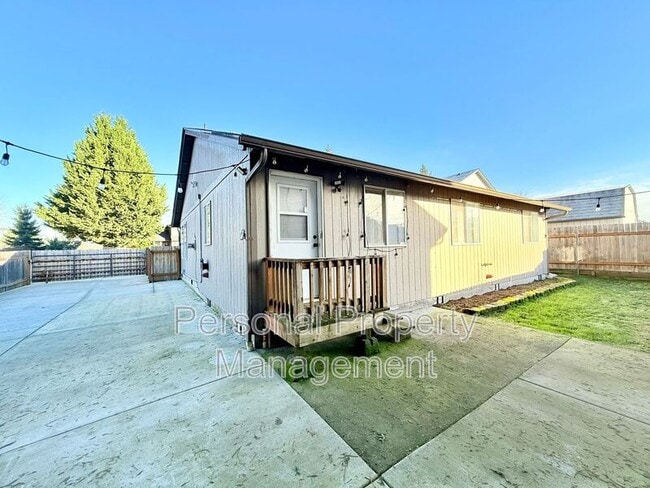 Building Photo - 13001 NE 89th St