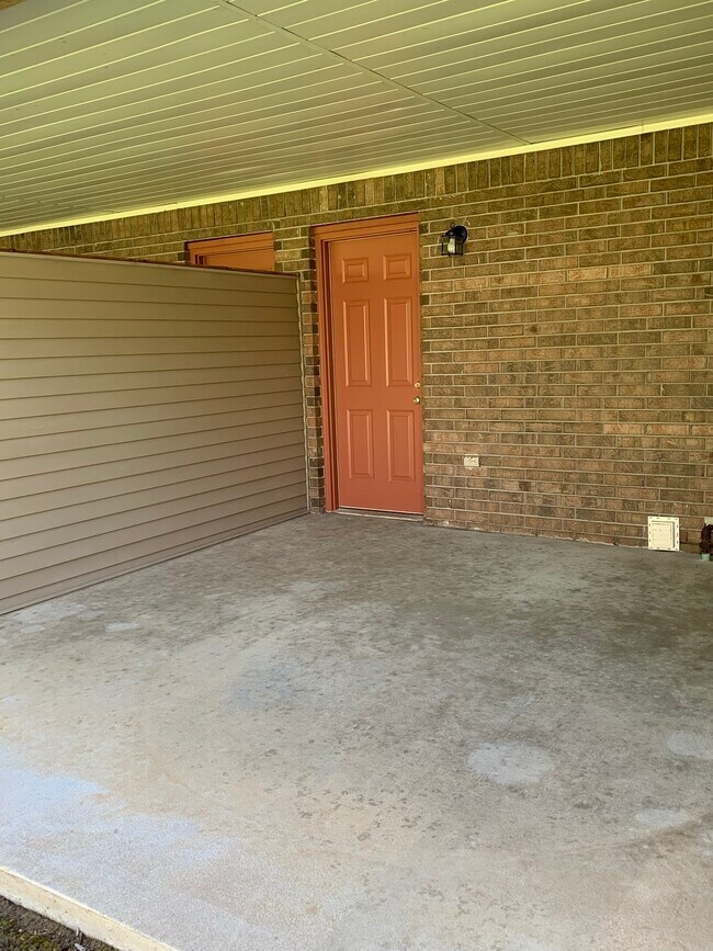 Covered Patio - 1403 SE O St