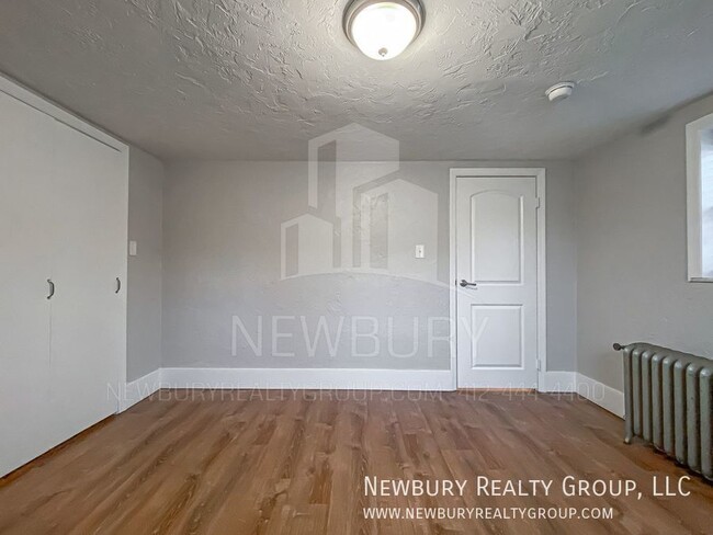 Building Photo - Modern Charm: Cozy 1-Bedroom Apartment wit...