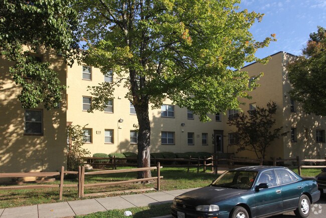 Building Photo - E Q Flats