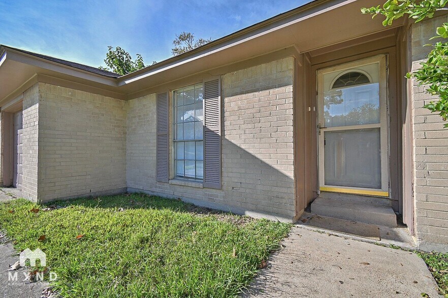 Building Photo - 712 Meadowglen Dr