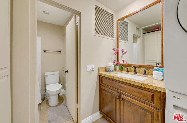 Building Photo - 78225 Cabrillo Ln