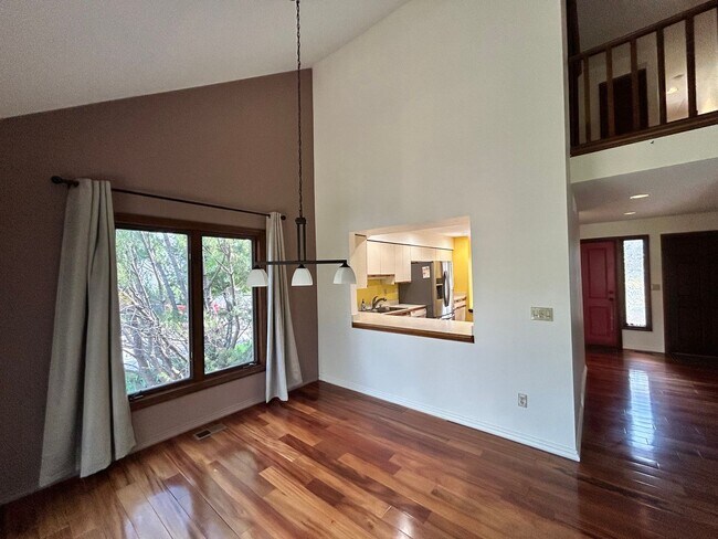 Building Photo - Gorgeous 4 Bedroom Townhome Steps from Boulder Country Club