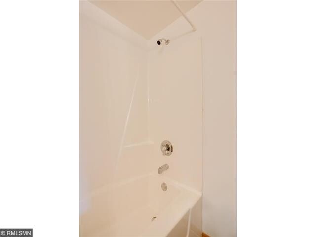 Building Photo - Quiet Affordable  Upper Level 2bdrm Duplex