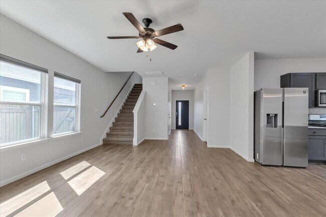 Building Photo - 223 Clearlake Dr