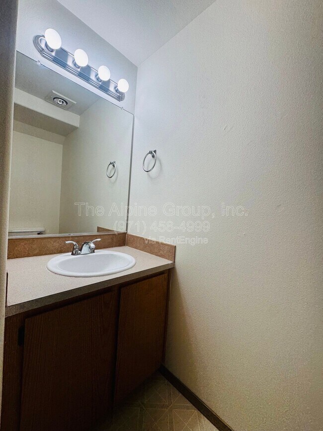 Building Photo - 8314 SE Yamhill St