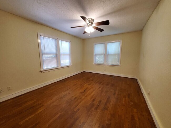 Building Photo - Pre-Leasing for Mid-June 2025! (2) Living ...