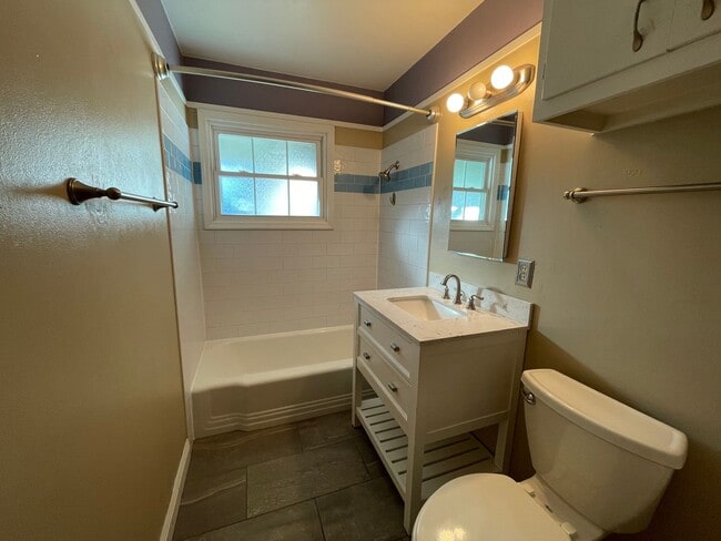 Building Photo - 1421 Samuel Way