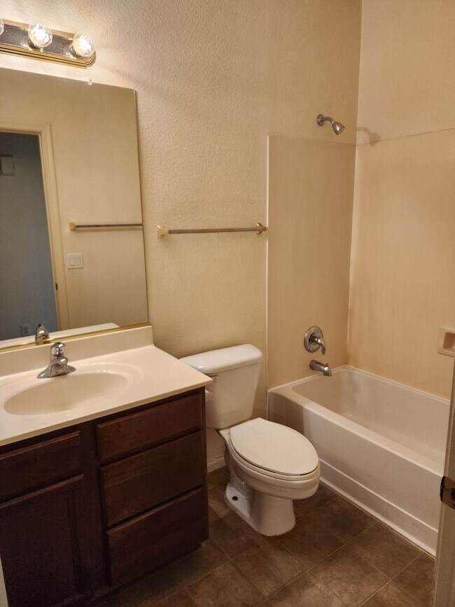 Building Photo - 21753 Kirkland Dr